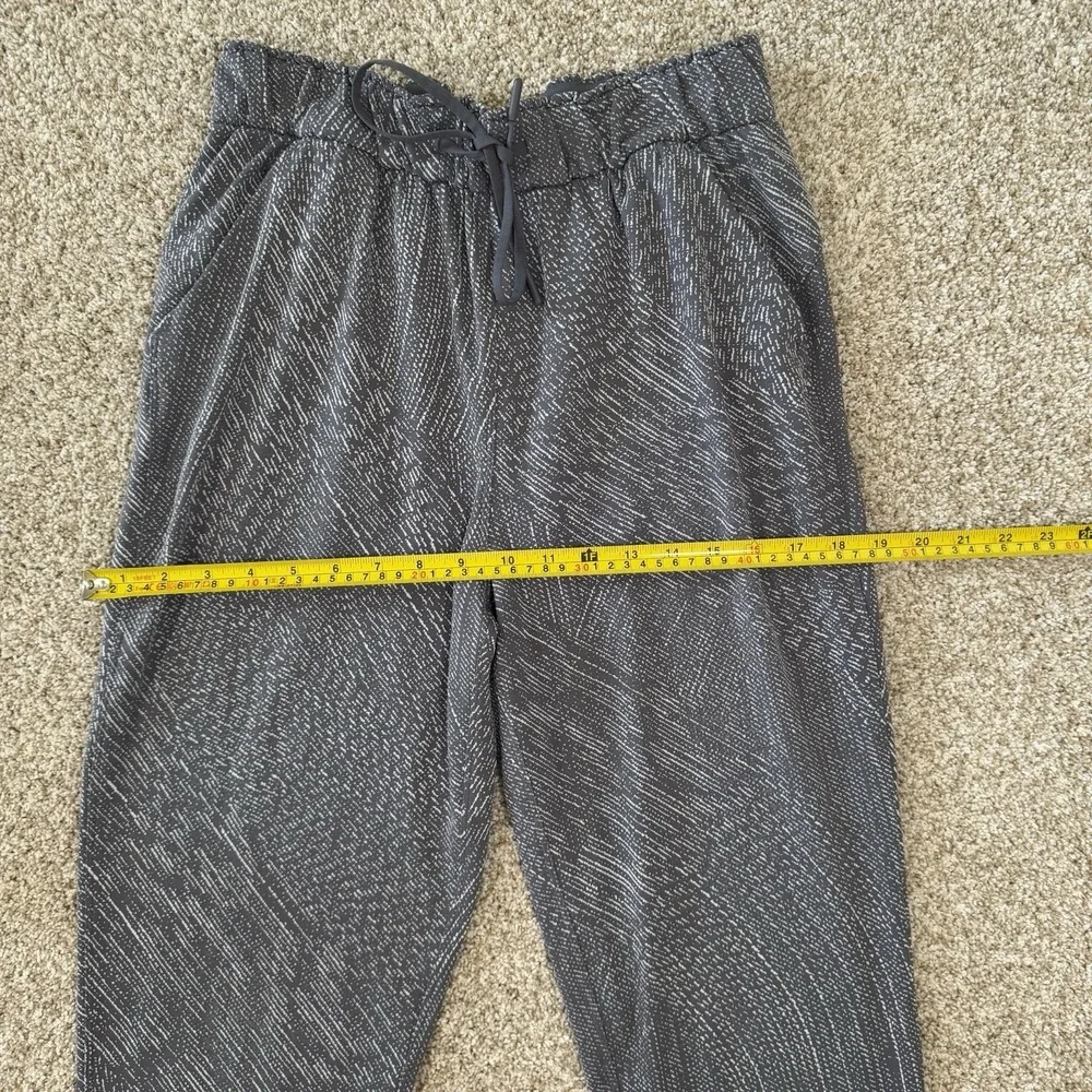 Lululemon Women's Size 6‎ Stretch Jogger High Rise Grey Cuffed Ankle